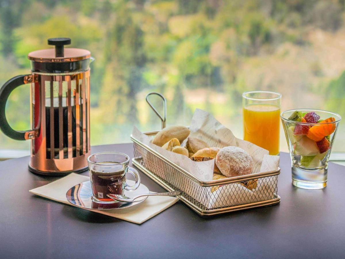 Pullman Santiago Vitacura 외부 사진 A French press