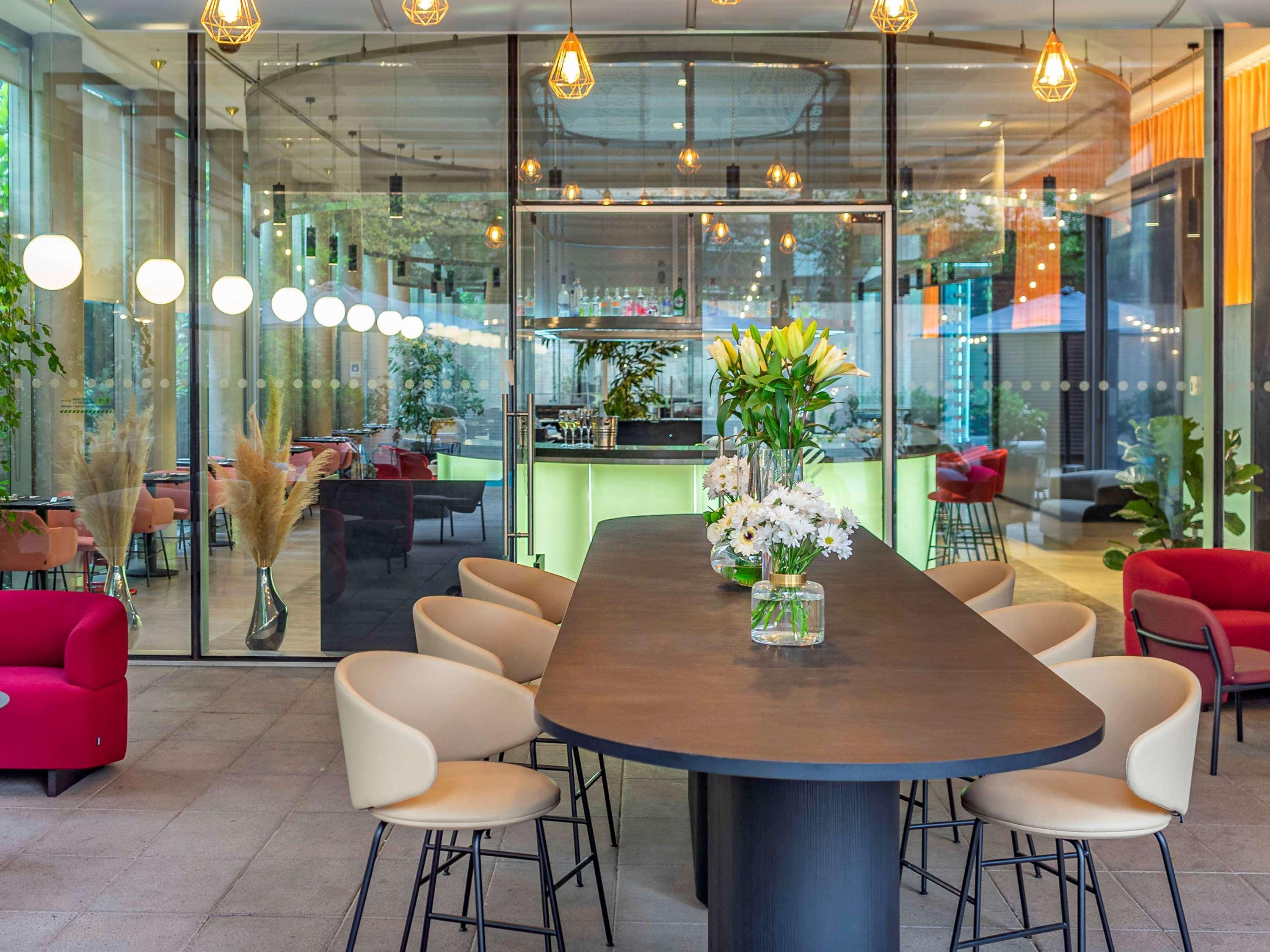 Pullman Santiago Vitacura 외부 사진 The lounge at the airport