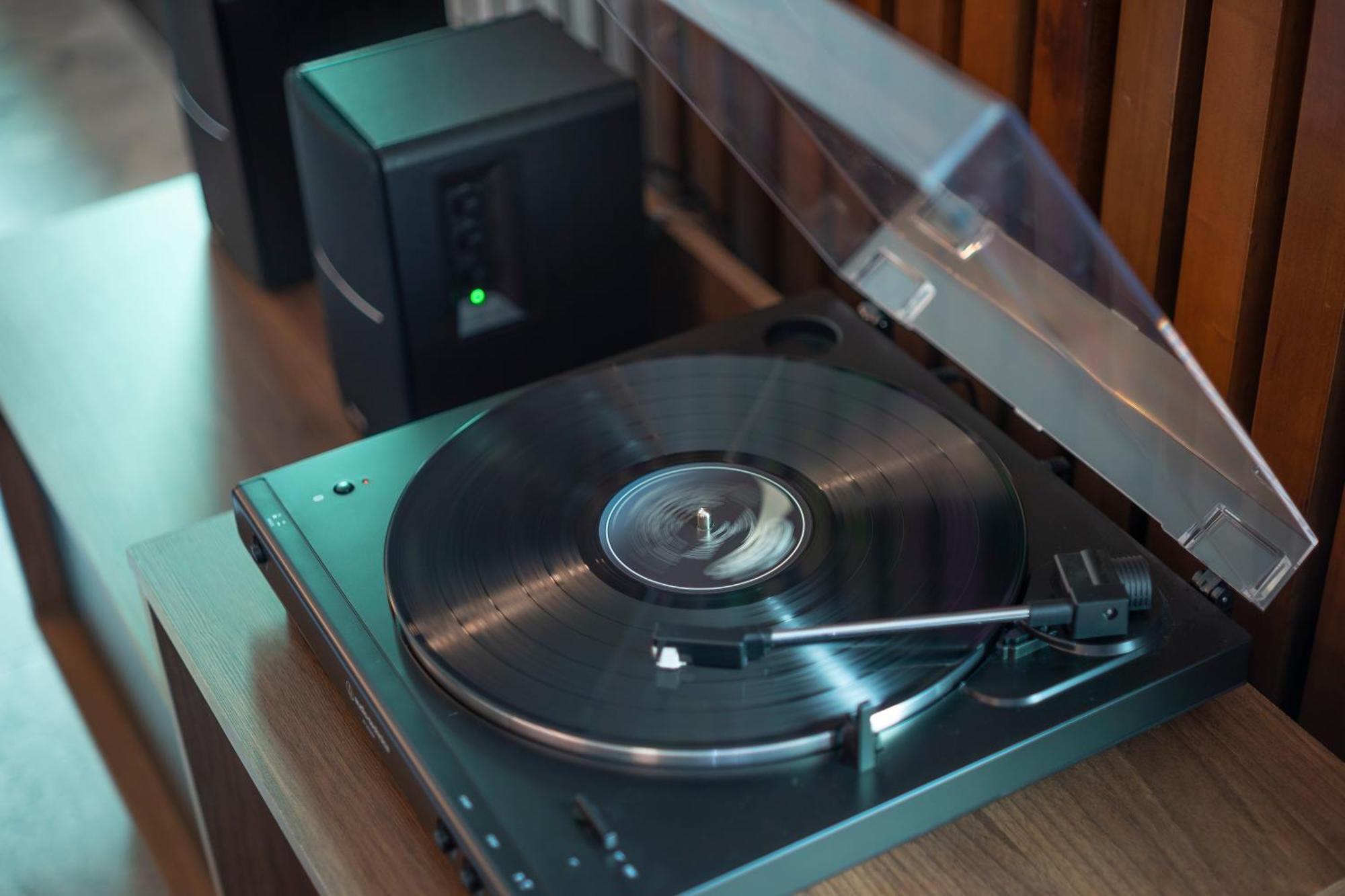 Pullman Santiago Vitacura 외부 사진 A record player